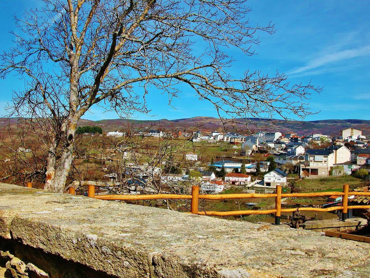 Отель Mirador Da Ribeira Viana do Bolo Экстерьер фото